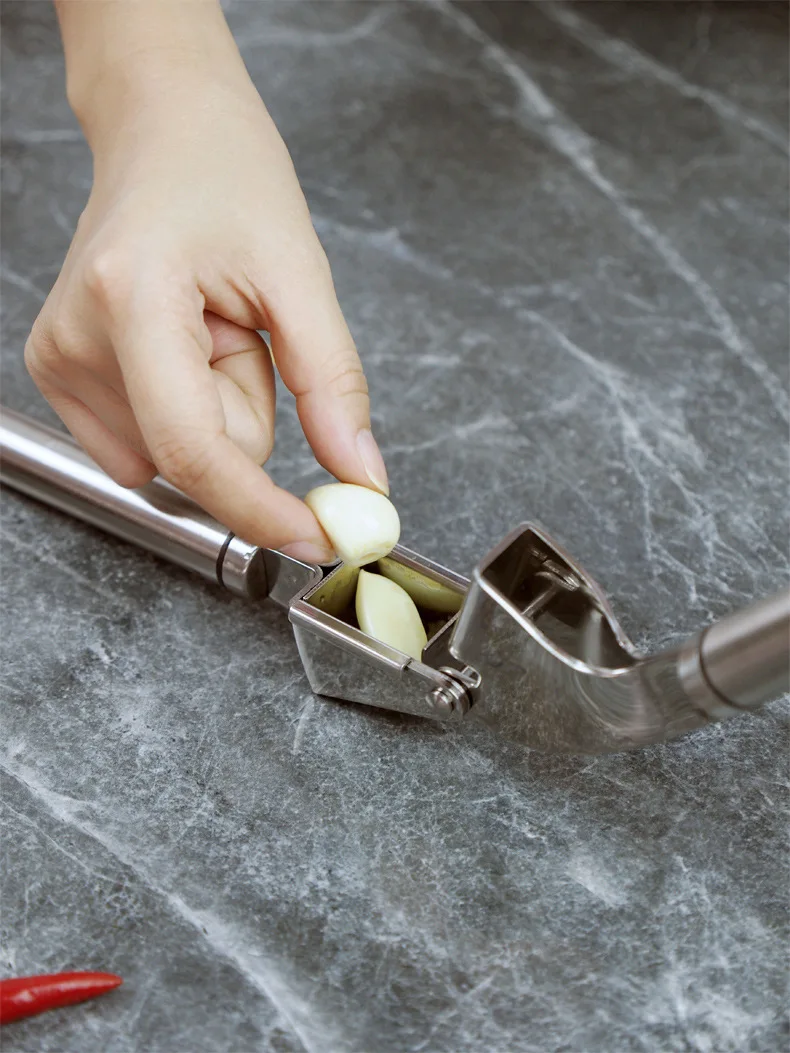 ガーリックプレスクラッシャーステンレス鋼手持ちニンニクピーラ - Kitchen Hand Gadgets のレビューと価格